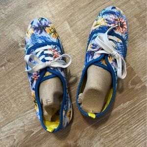 Women’s Floral Sneakers Size: 9